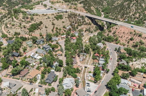 Photo 8 - 3BR Manitou Springs2min to Restaurants W/hot Tub