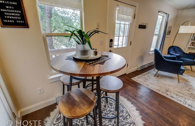 Romantic Getaway King Bed 1min to Restaurants! - Foto 19