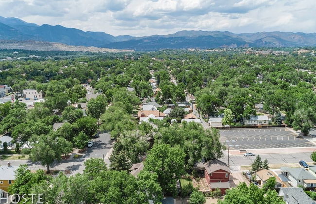 Romantic Getaway King Bed 1min to Restaurants! - Foto 34