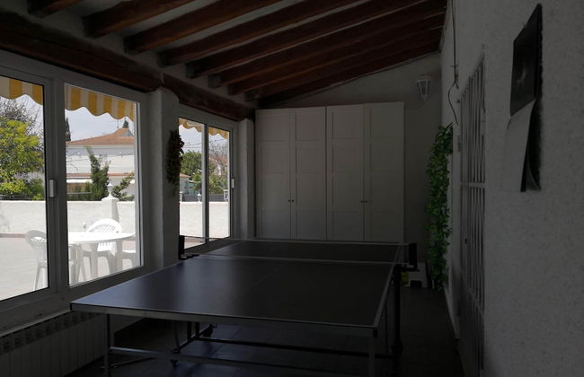 Villa con gran piscina en zona residencial - Foto 15