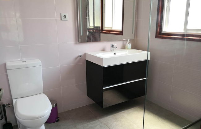 Villa con gran piscina en zona residencial - Foto 10