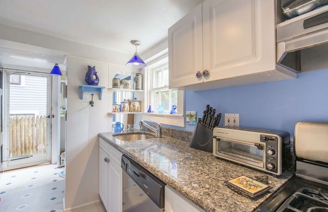 Brackett Cottage - Photo 3
