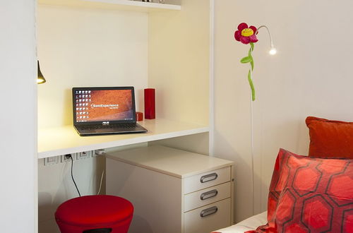 Foto 5 - JOIVY Color-block studio w/workspace &free parking at the heart of Santa Catarina