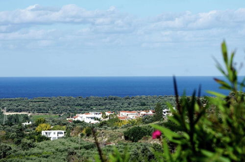 Foto 16 - Peaceful Holiday Home in Agia Triada With Swimming Pool