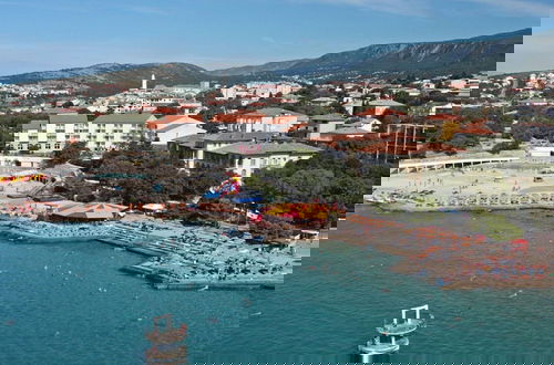 Foto 28 - Large Holiday Home With Private Pool, Wellness & Sea View