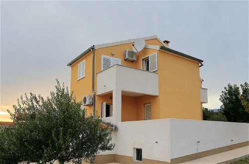 Foto 33 - Spasious two Storey Holiday Home With Great Sea View Terrace