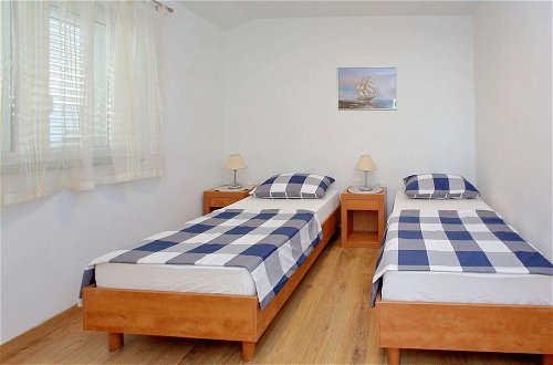 Foto 3 - Spasious two Storey Holiday Home With Great Sea View Terrace