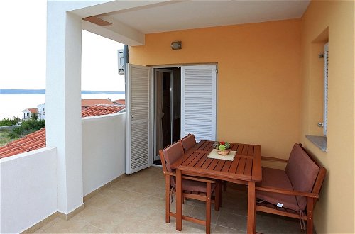 Foto 14 - Spasious two Storey Holiday Home With Great Sea View Terrace