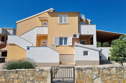 Foto 35 - Spasious two Storey Holiday Home With Great Sea View Terrace