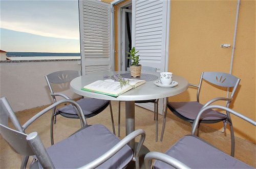 Foto 18 - Spasious two Storey Holiday Home With Great Sea View Terrace