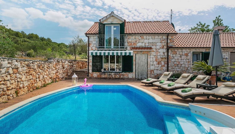 Photo 1 - Chic Holiday Home in Marina With Private Swimming Pool