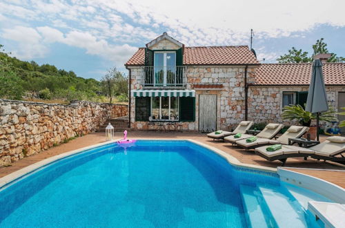 Photo 1 - Chic Holiday Home in Marina With Private Swimming Pool