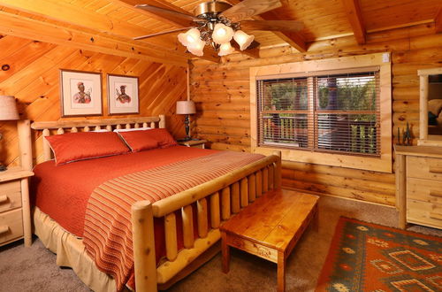 Photo 11 - Black Bear Hideaway - Five Bedroom Cabin