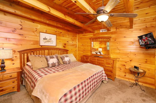 Foto 4 - Black Bear Hideaway - Five Bedroom Cabin