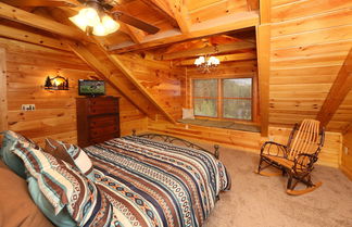 Foto 2 - Black Bear Hideaway - Five Bedroom Cabin