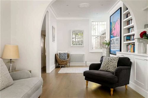 Photo 5 - Large and Modern 3 Bedroom Family Home in Earlsfield