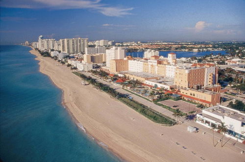 Photo 16 - Hollywood Beach Resort-renovated Studio Nice Views