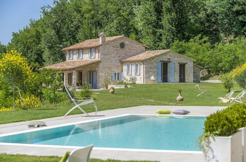 Foto 76 - Chic Villa in Acqualagna with Hot Tub in Pool & Private Garden