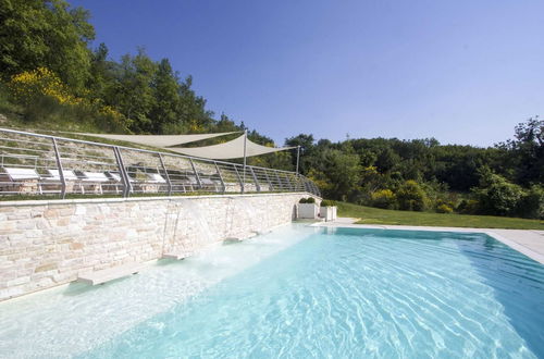 Photo 25 - Chic Villa in Acqualagna with Hot Tub in Pool & Private Garden