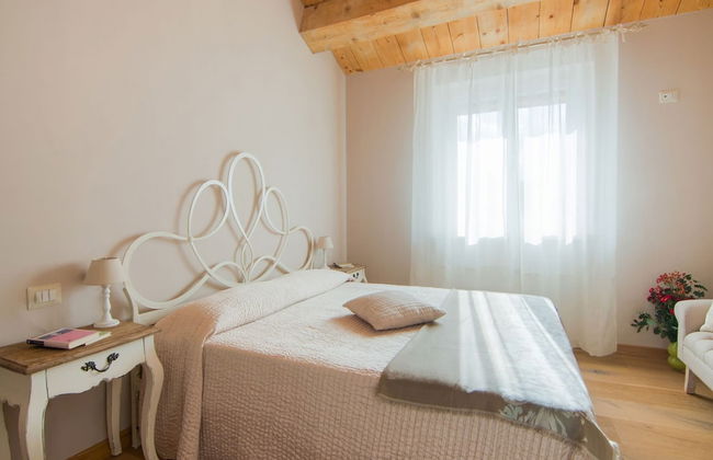 Chic Villa in Acqualagna with Hot Tub in Pool & Private Garden - Foto 8