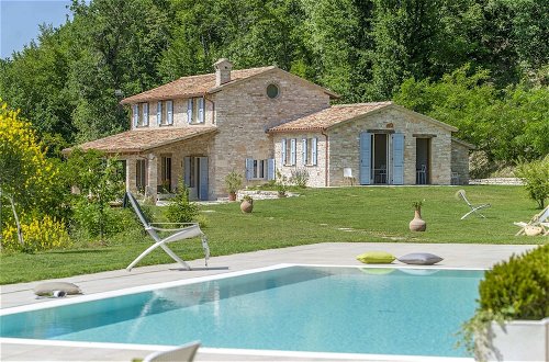 Foto 26 - Chic Villa in Acqualagna with Hot Tub in Pool & Private Garden