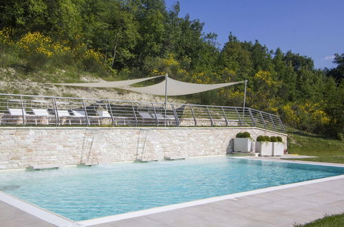 Photo 23 - Chic Villa in Acqualagna with Hot Tub in Pool & Private Garden