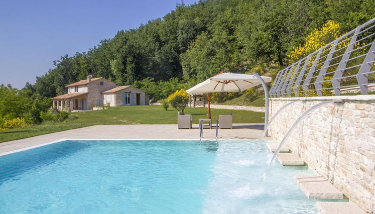 Foto 1 - Chic Villa in Acqualagna with Hot Tub in Pool & Private Garden