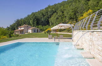 Foto 1 - Chic Villa in Acqualagna with Hot Tub in Pool & Private Garden