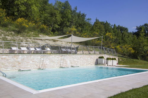 Foto 54 - Chic Villa in Acqualagna with Hot Tub in Pool & Private Garden