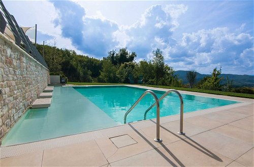 Foto 30 - Chic Villa in Acqualagna with Hot Tub in Pool & Private Garden