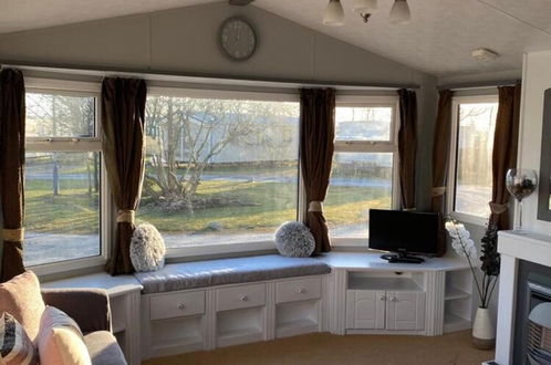 Photo 24 - Immaculate 2-bed Static Caravan Near the Lake