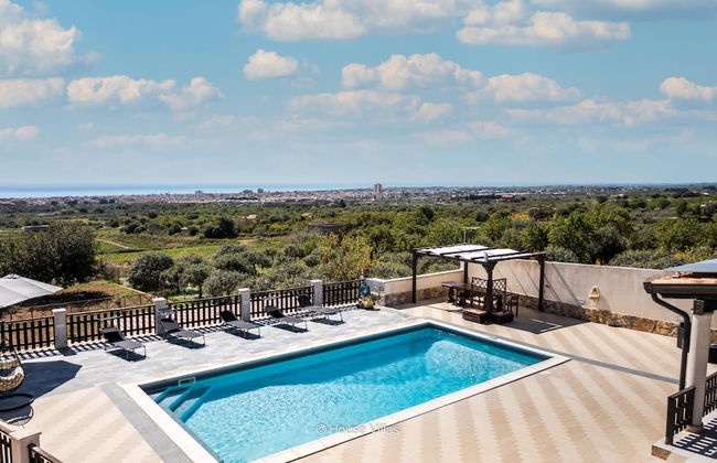 Villa Zora in Avola With 4 Bedrooms and 3 Bathrooms - Photo 1