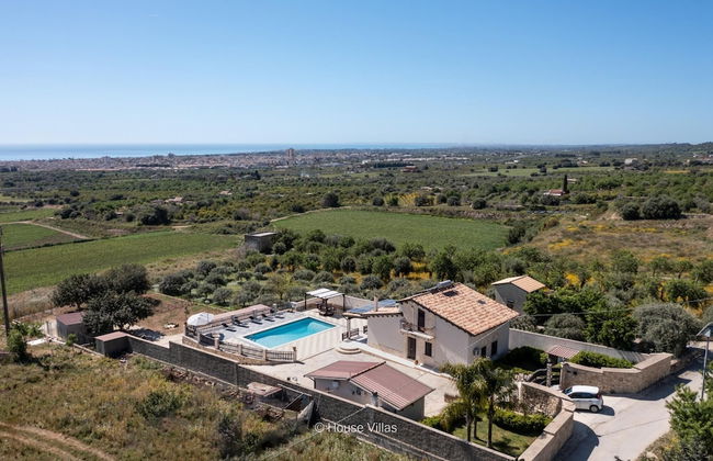 Villa Zora in Avola With 4 Bedrooms and 3 Bathrooms - Photo 27