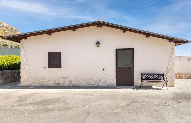 Villa Zora in Avola With 4 Bedrooms and 3 Bathrooms - Photo 8