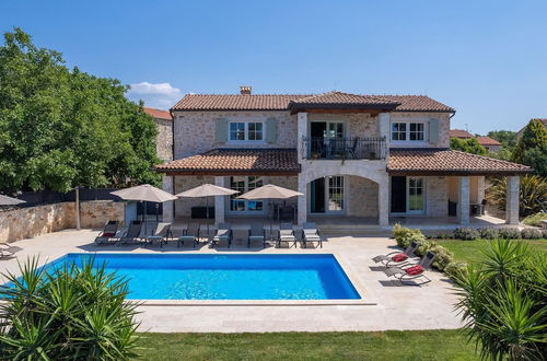 Photo 1 - Picturesque Villa in Verteneglio With Pool