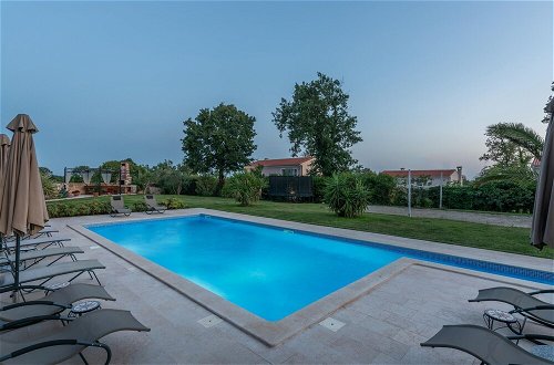 Photo 23 - Picturesque Villa in Verteneglio With Pool
