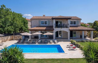 Photo 1 - Picturesque Villa in Verteneglio With Pool