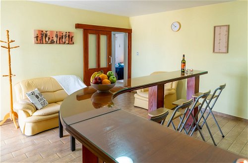 Foto 40 - Gold Feathers Apartment By STAY BnB