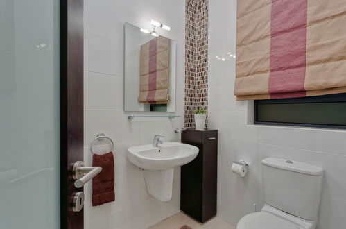 Photo 14 - Luxury Apartment, Prime Location in St Julians