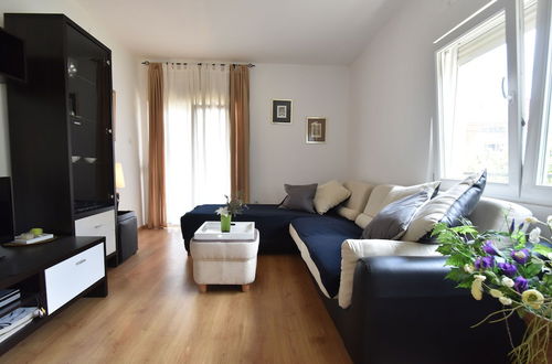 Photo 8 - Modern Apartment in Knin With Garden