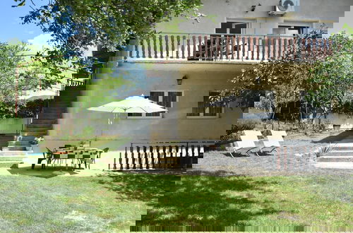 Foto 20 - Apartment in Knin With Garden