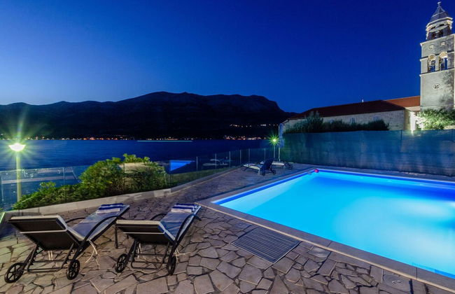 Beachfront Villa Gabriela with Pool - Foto 48