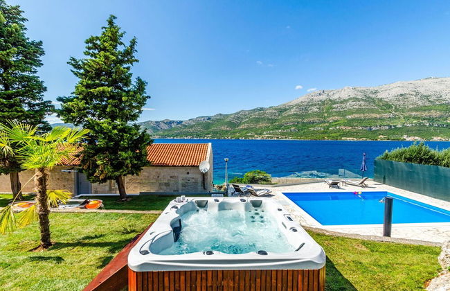 Beachfront Villa Gabriela with Pool - Foto 49