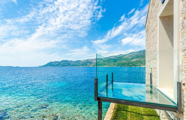 Beachfront Villa Gabriela with Pool - Foto 25