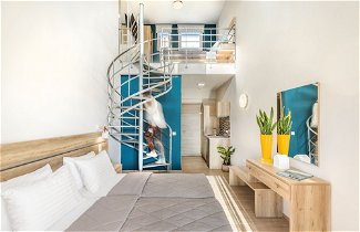 Photo 1 - Hotelo Sunshine Living Rooms