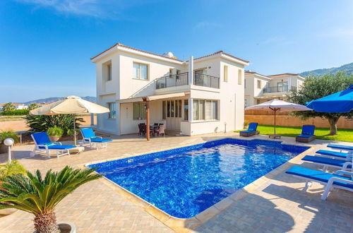 Photo 3 - Villa Seashore One Large Private Pool Walk to Beach Sea Views A C Wifi - 3150