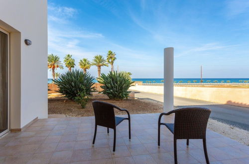 Photo 9 - Villa Seashore One Large Private Pool Walk to Beach Sea Views A C Wifi - 3150