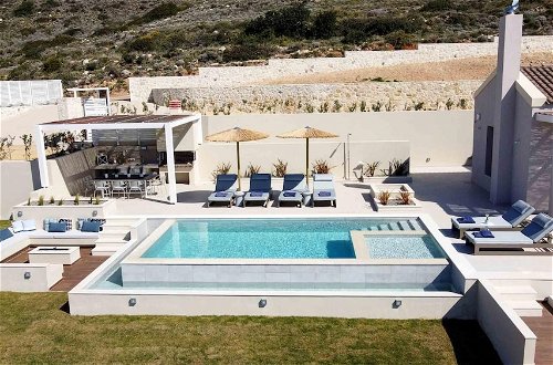 Foto 15 - Villa Cielo I Free Heated Pool Stunning Seaview