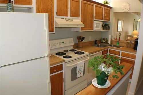 Photo 9 - Sleeps 6, Ocean View Condo, 4 Heated Pools - Summerhouse 232