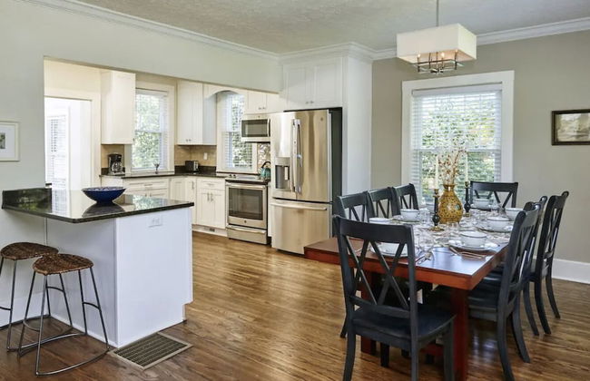 Beautiful 5BR Close to Downtown!Prime Derby House! - Photo 4